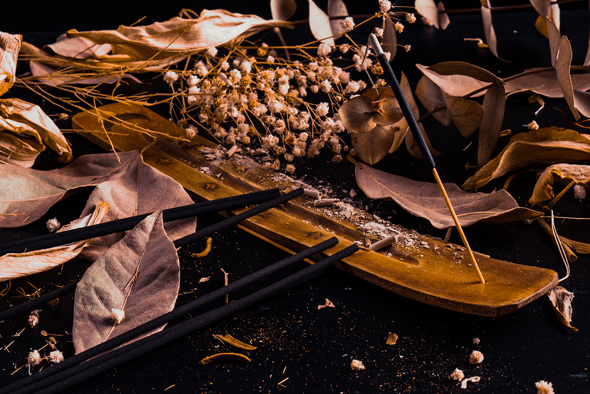 Kadzidełko Palo Santo – aromaty, jakie zmieniają otoczenie i świadomość